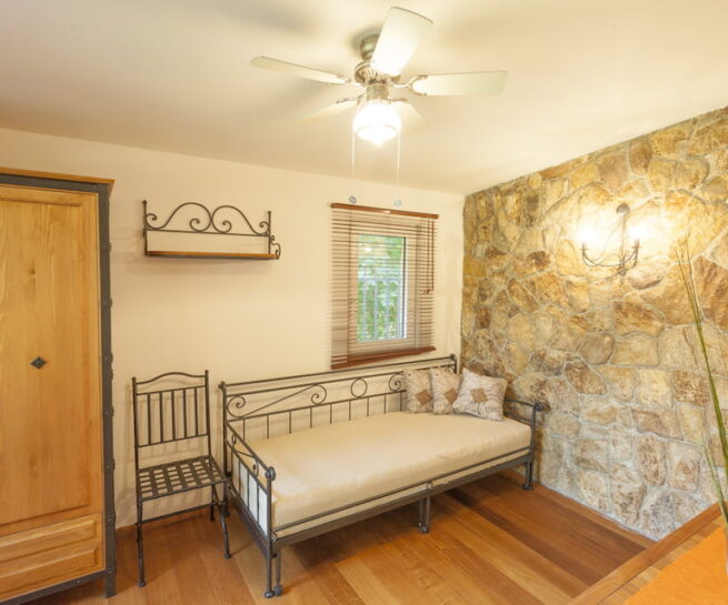 Ložnice v přízemí chata Panorama Slapy