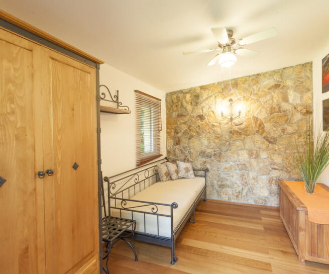 Ložnice v přízemí chata Panorama Slapy